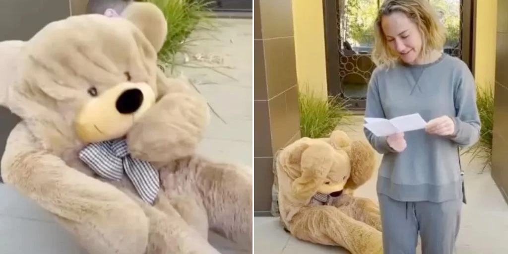 Kvinde får stor bamse i gave: Får et chok, da hun ser, hvad der gemmer sig inde i den