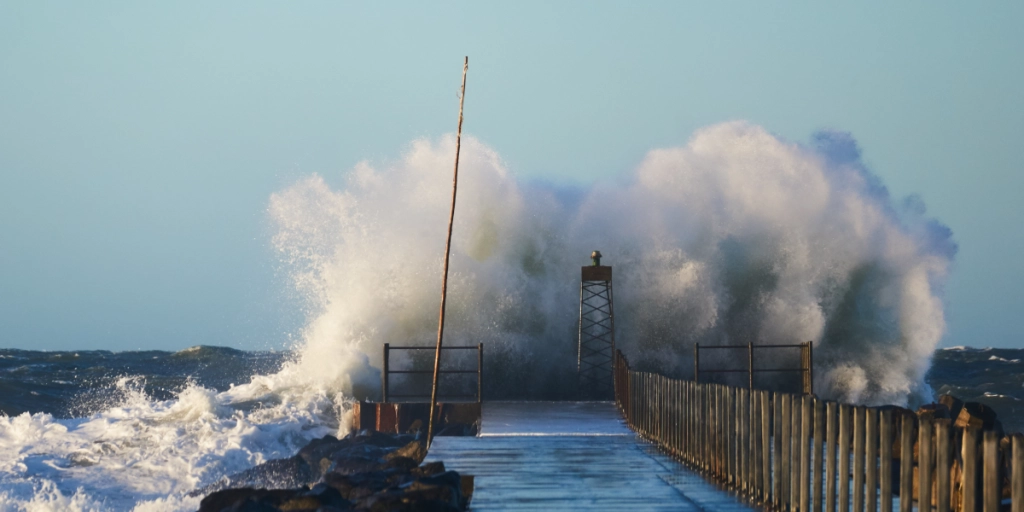 Efter stormflod: Forvirrede boligejere ringer til forsikringsselskaber – men bliver sendt videre