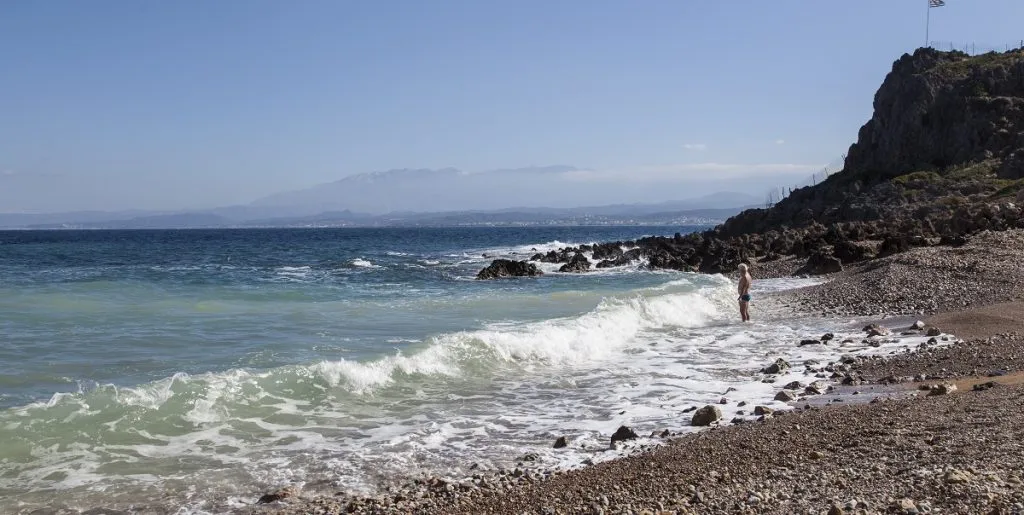 Ung kvinde voldtaget på Kreta: Blev lokket til stranden