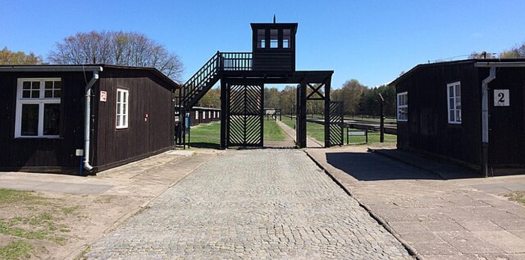 99-årig kvinde bliver kendt skyldig i medvirken til drab af 10.000 mennesker i KZ-lejr under krigen