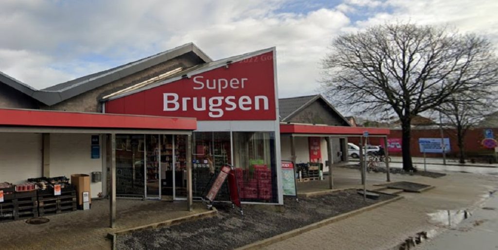 Ældre kvinde forlod postbutik ved SuperBrugsen: Pludselig fik hun en ubehagelig overraskelse