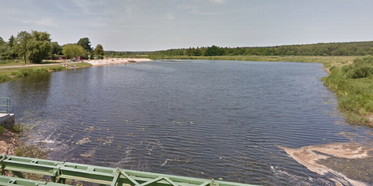 Museumsansat svømmer i flod og opdager bortvasket sand: Så gør han et vildt fund