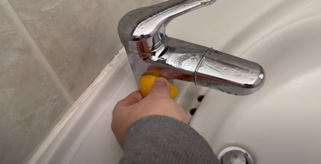 Gnid en citron mod din vandhane: Så se hvad der sker