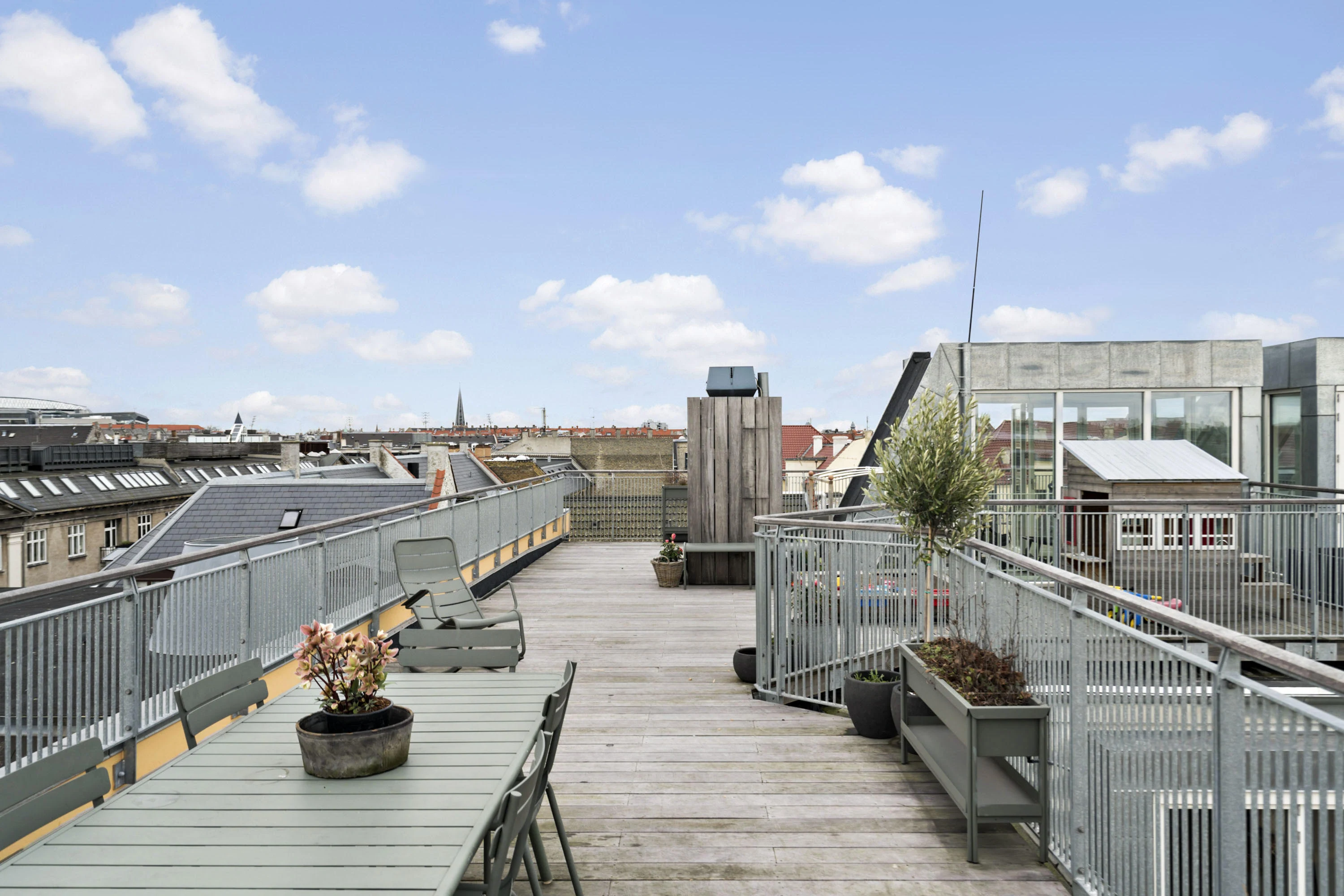 Luft midt i byen: Her er Danmarks vildeste tagterrasser