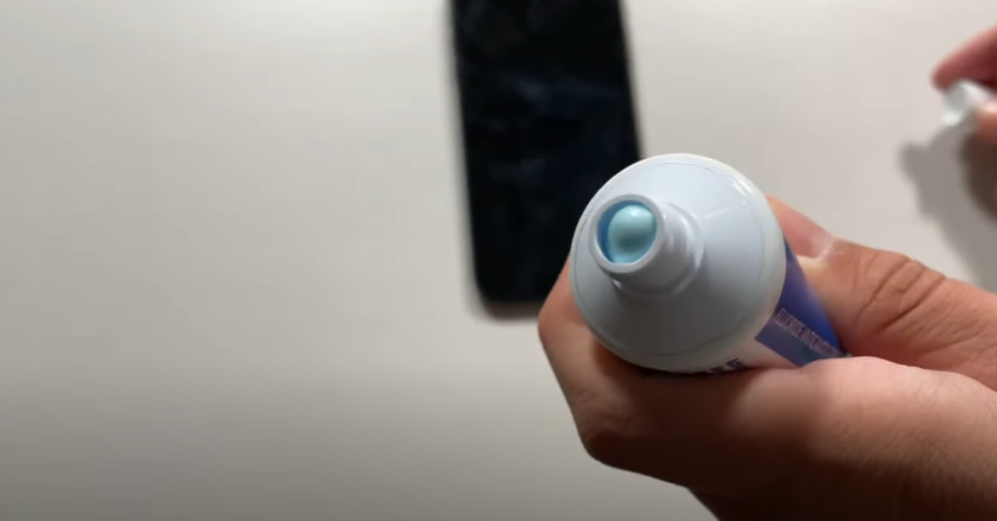 Han laver tandpasta-tricket kun få danskere kender: Når du ser det, vil du gøre det samme