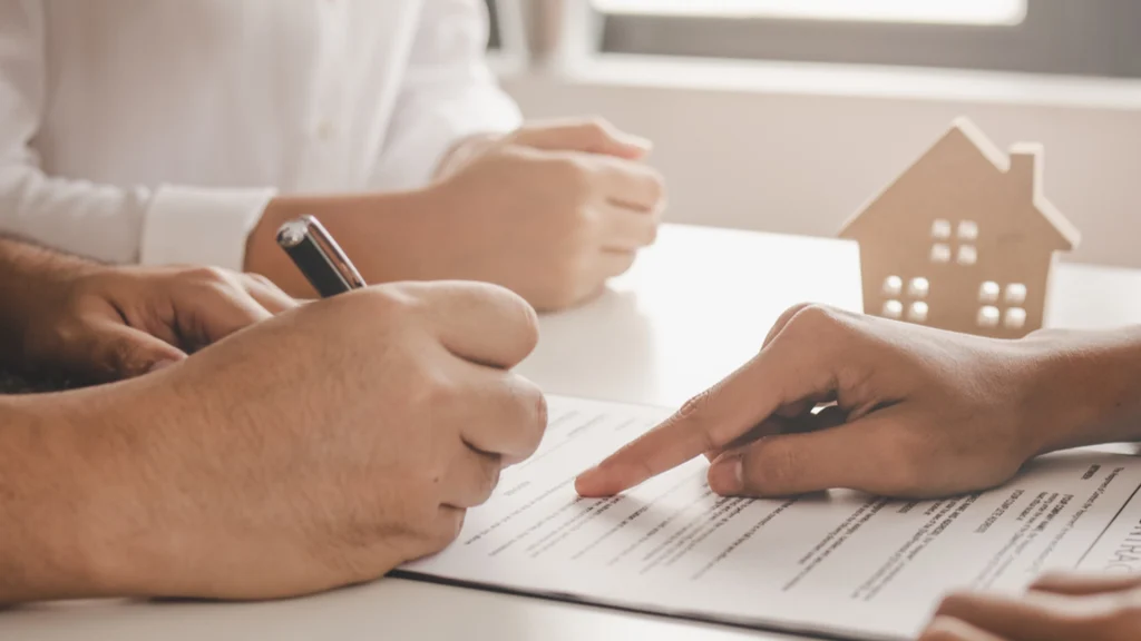 Han har skrevet over 30.000 testamenter: Nu afslører han de mærkeligste ønsker