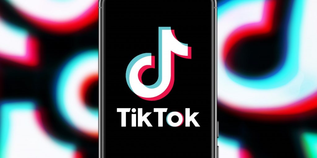 Syv børn har mistet livet i vanvittig udfordring: Nu sagsøges TikTok