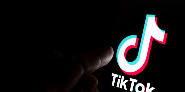 Eksperter advarer kraftigt mod TikTok-trend: Når du hører, hvad hun smører i ansigtet, forstår du hvorfor