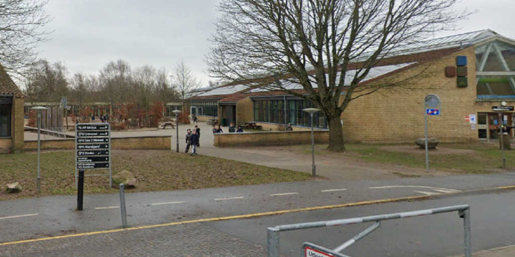 Bortvist fra dansk skole: Elev truede med kniv i skolegården
