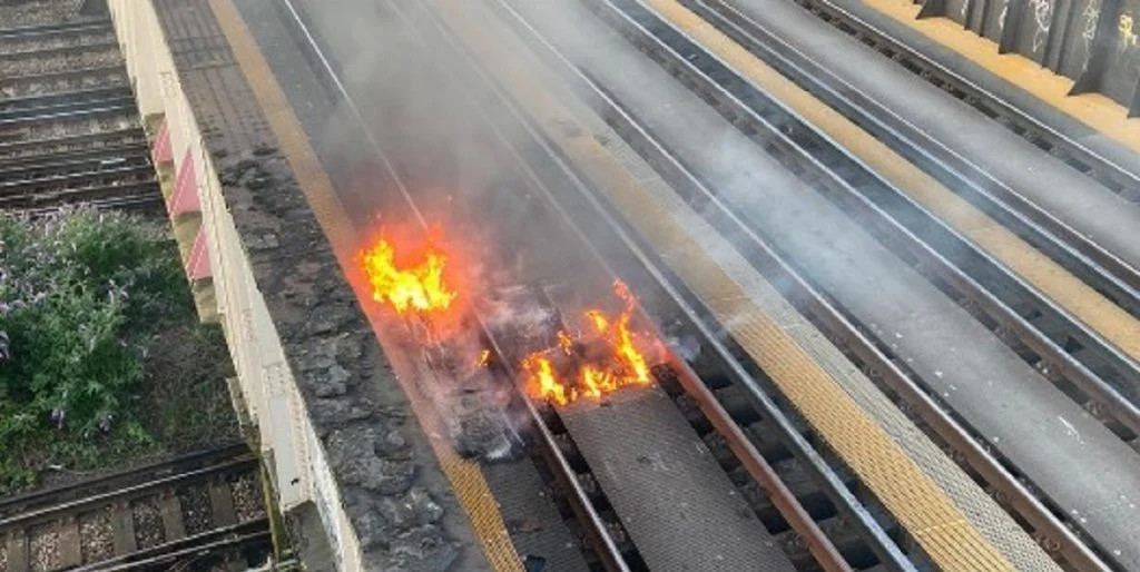 Togskinner brød i brand: “Varmen bliver en udfordring”