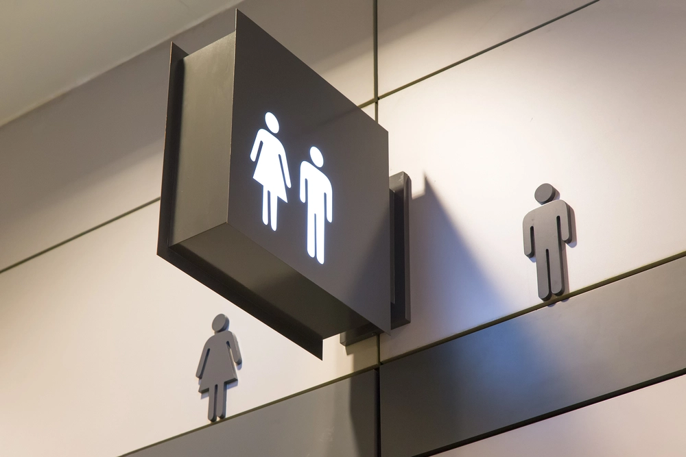 Har man krav på at låne et toilet ude i byen? Svaret vil overraske dig