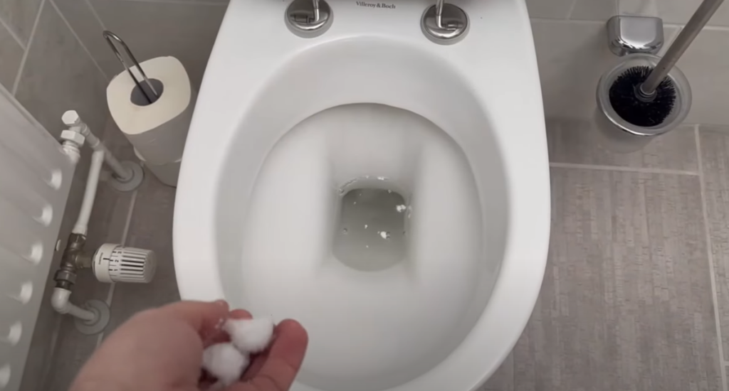 Kom dette i dit toilet hver 4. uge: Du kommer ikke til at fortryde det