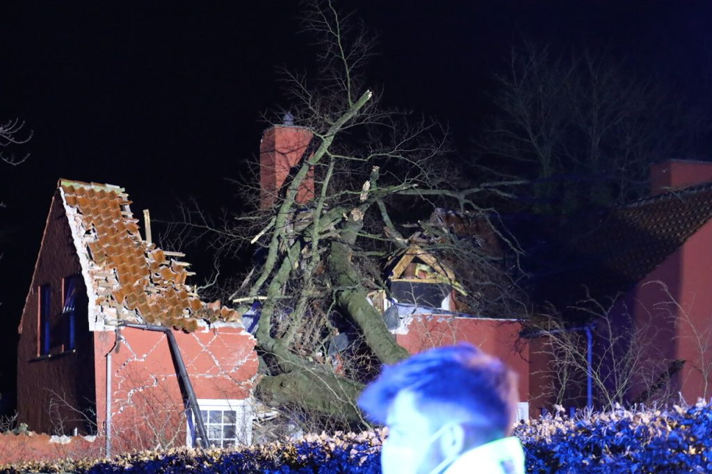 Malik hærger Danmark: Se billederne af de mange ødelæggelser