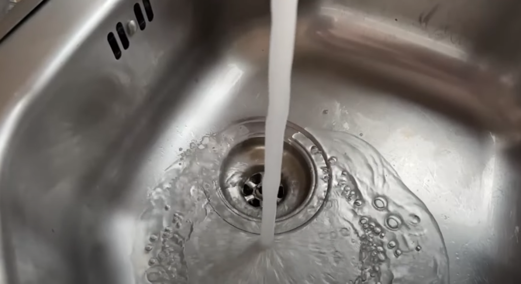 Her er VVS’erens hemmelighed, næsten ingen kender til: Frigør afløbet på sekunder