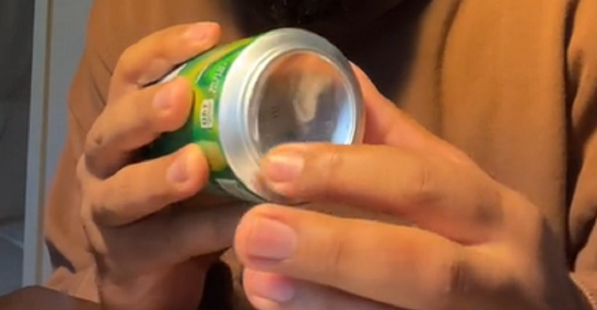 Manden viser et ukendt sodavands-trick: Når du ser det, ville du ønske, du havde vidst det før