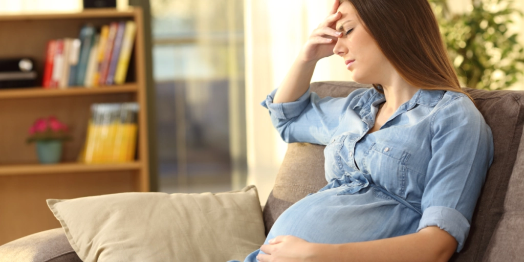 Sophie er gravid med deres tredje barn: Nu har hun opdaget sin mands mørke hemmelighed