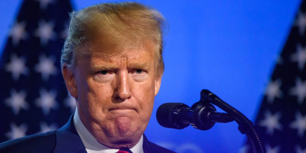 Trump anklager FBI: “De stjal mit pas”