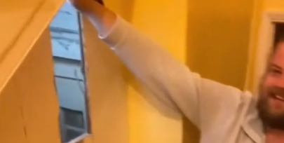 Par deler uhyggelig video: Vent til du ser, hvad de fandt under deres trappe