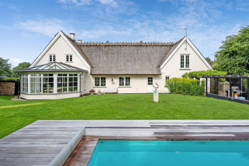 Nu er det slut: Uffe Holm sætter kæmpe villa til salg