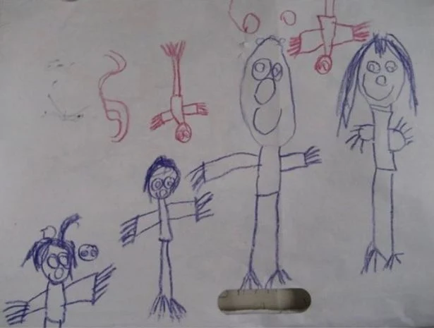Hendes 5-årige søn lavede ‘uhyggelig’ tegning: Få måneder senere skete noget vildt