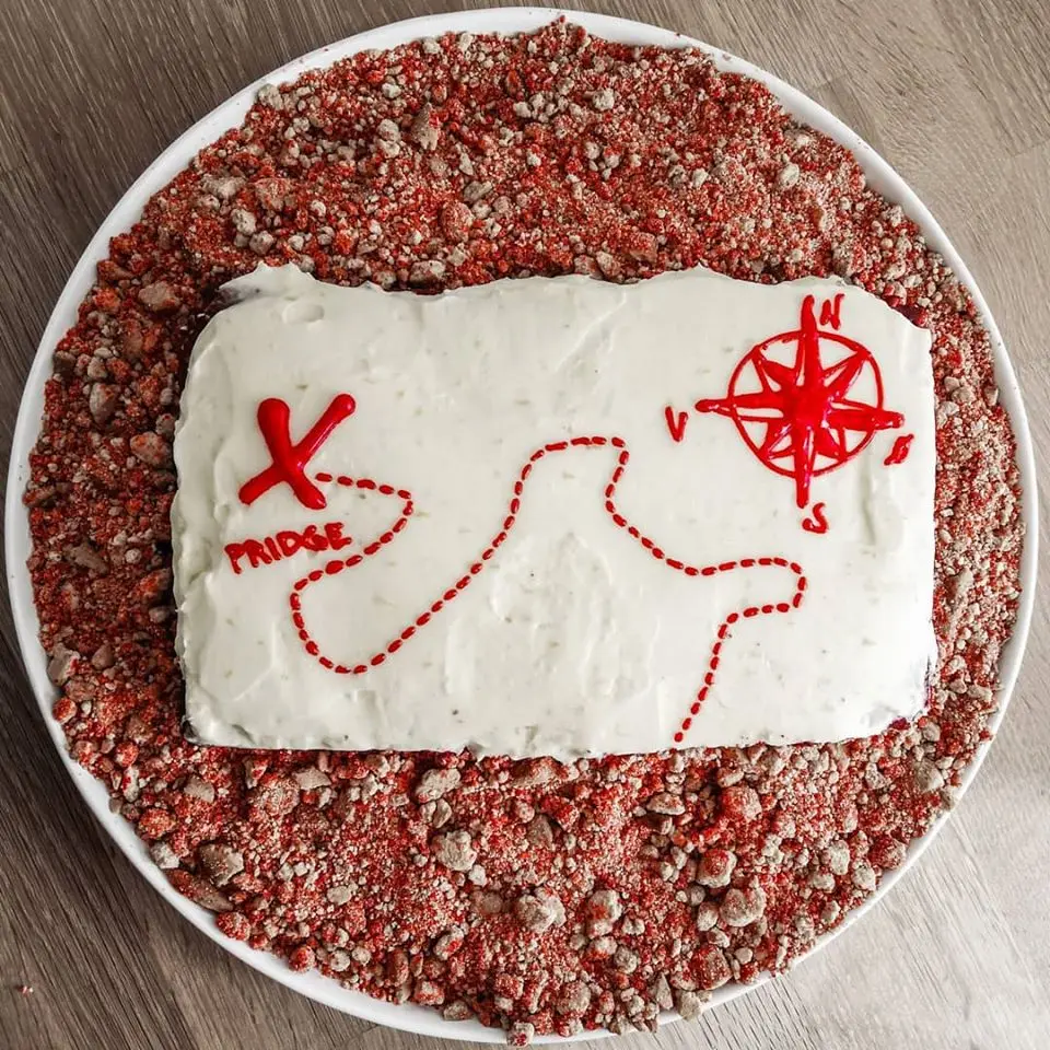 Lækker Uluru-kage med spiseligt sand
