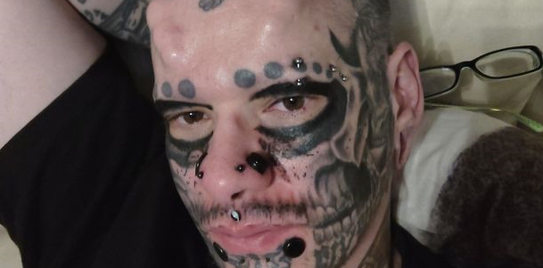 Sandro har brugt 13 år på bizarre ændringer af sin krop: Nu viser han, hvordan han så ud før