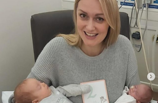 Rebecca får sit livs chok: Bliver gravid igen, mens hun allerede er gravid