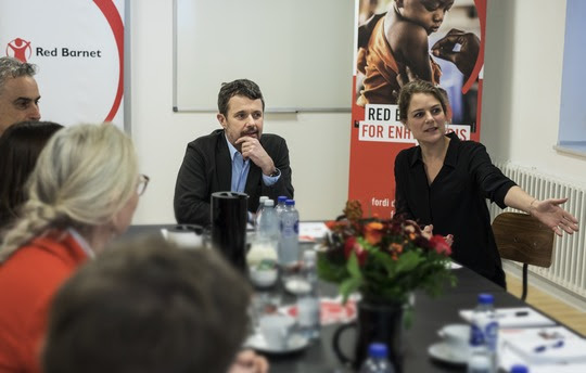 Kronprinsen blev orienteret om hungersnøds hærgen