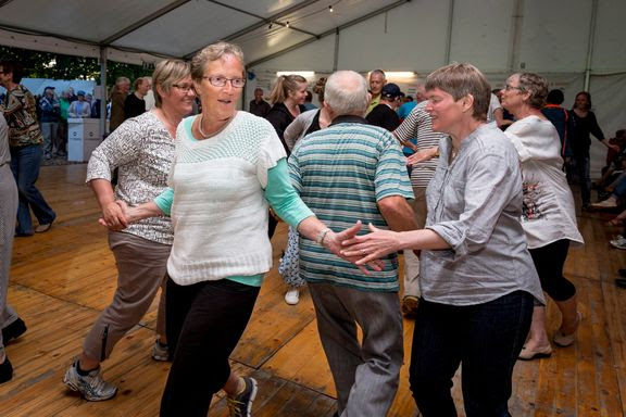 Dans, sang og musik skal inspirere flere seniorer til at være aktive