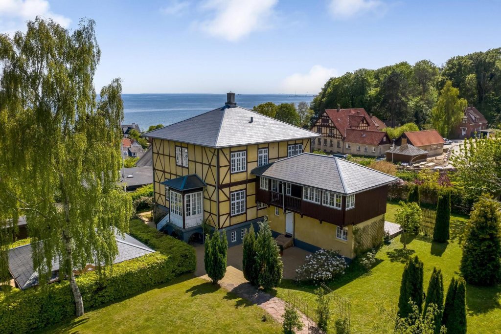 Aarhus’ dyreste: Helmigs gamle pragtvilla sat til salg – se billederne