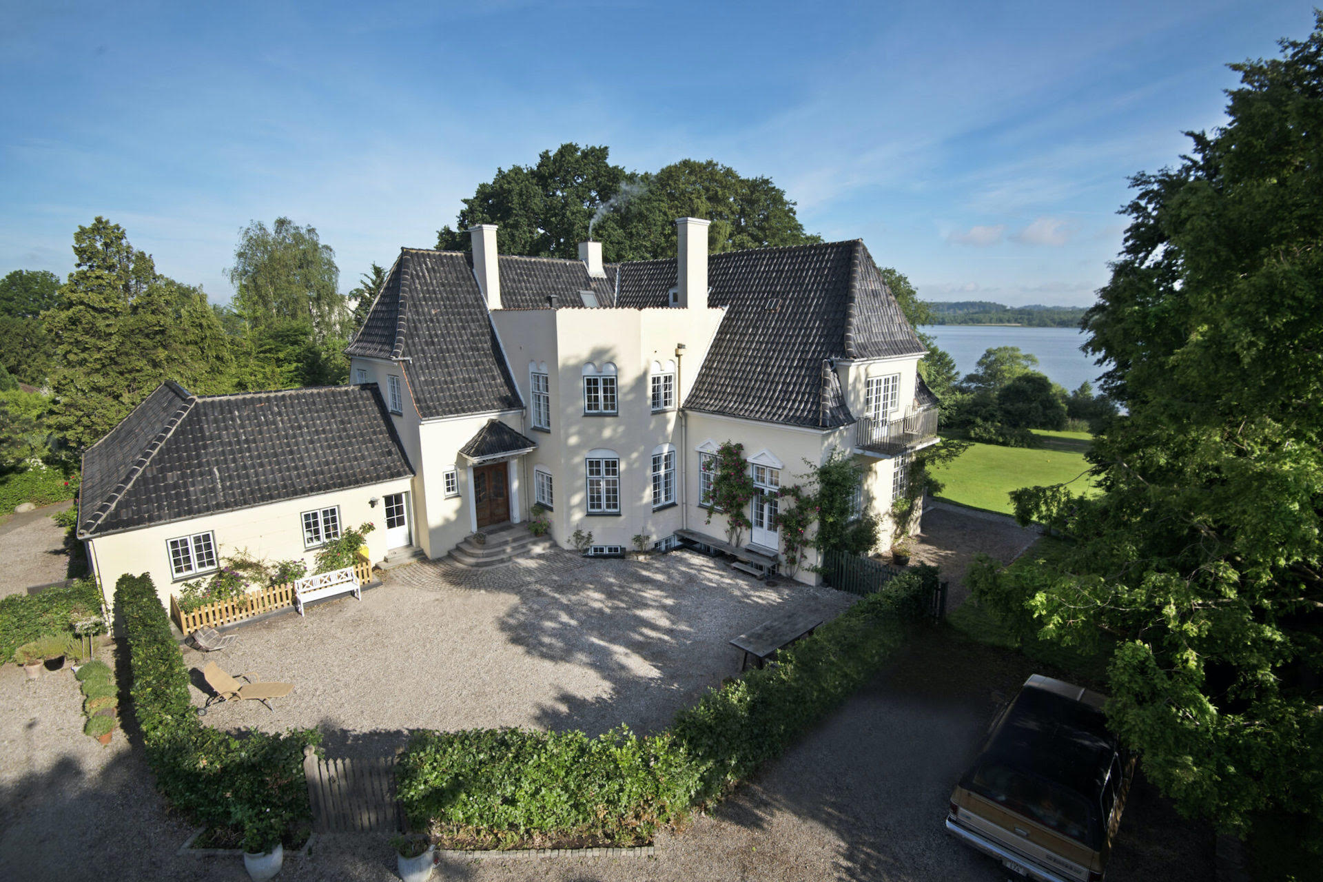 Kig indenfor hos familien Skjern: Millionvilla fra Matador sat til salg