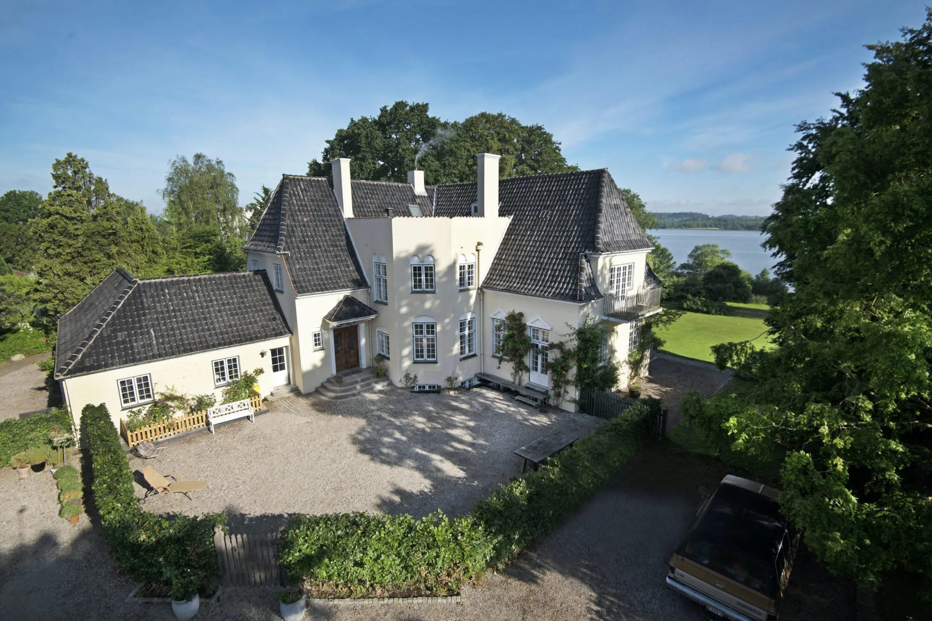 Kig indenfor hos familien Skjern: Millionvilla fra Matador sat til salg