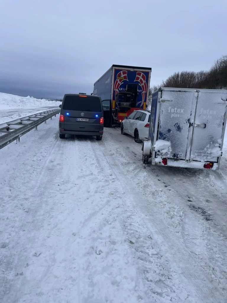 Da Martin hørte om nødlidende trafikanter, kørte han straks i Bilka og fyldte traileren op