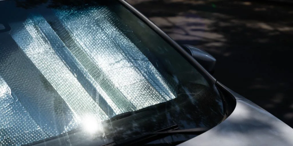 Mor lod datteren side i glohed bil, mens hun var på arbejde: Så indtræffer katastrofen