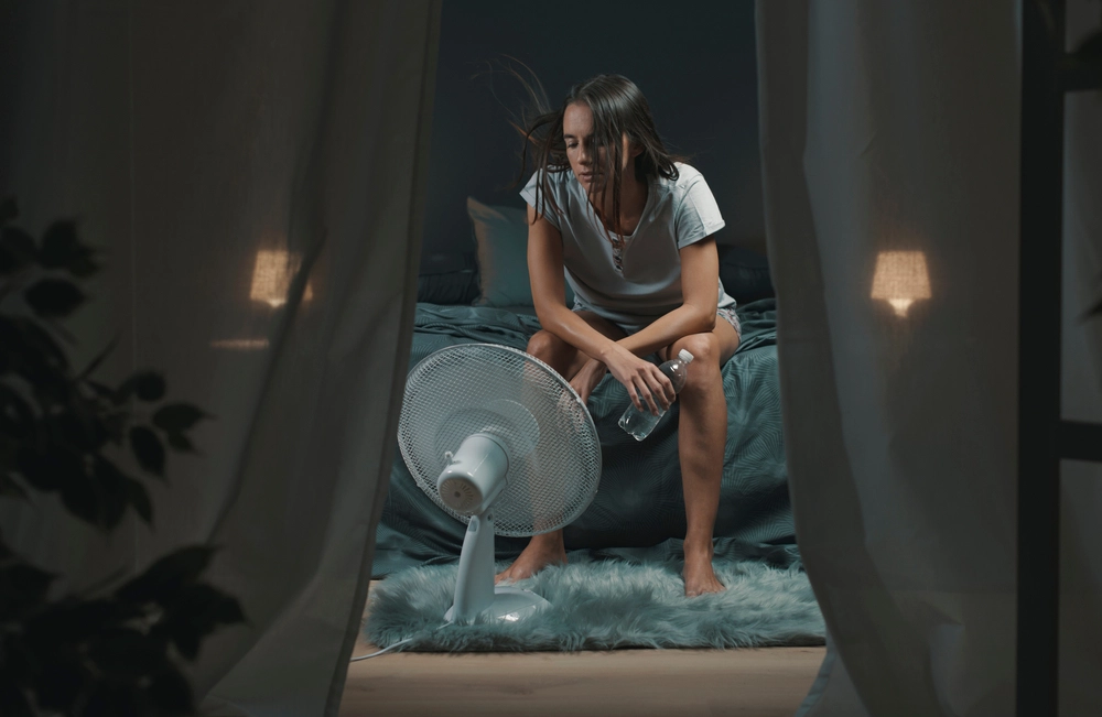 Læge advarer om basal fejl: Men dette simple trick hjælper dig med at sove bedre under hedebølge