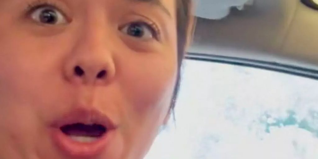 Kvinde tog sin bil i vaskehal: Da hun kiggede ned, indså hun, at det var helt galt