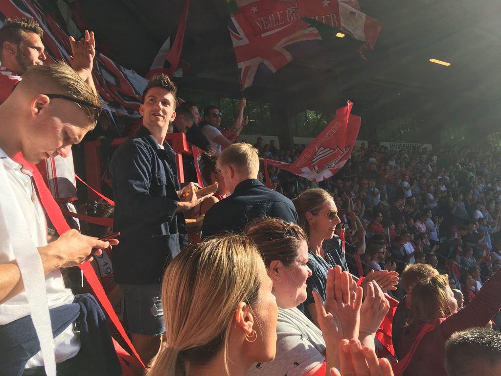 Skal du med i karavanen til Thisted? På søndag bliver det afgjort om Vejle Boldklub rykker op i Superligaen.