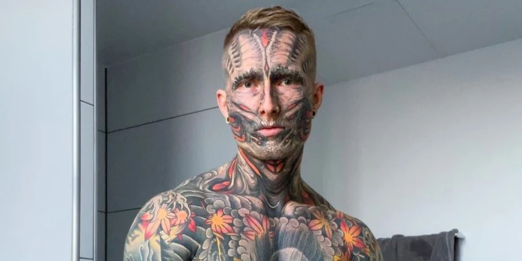 Tristan har brugt 330.000 kroner på tatoveringer: Sådan så han ud for 7 år siden