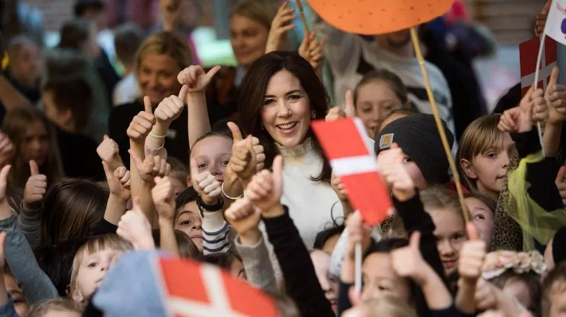 Kronprinsessen “liker” godt online kammeratskab