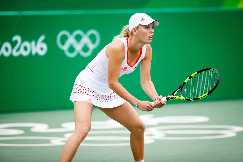 Nu viser Caroline Wozniacki babybulen frem
