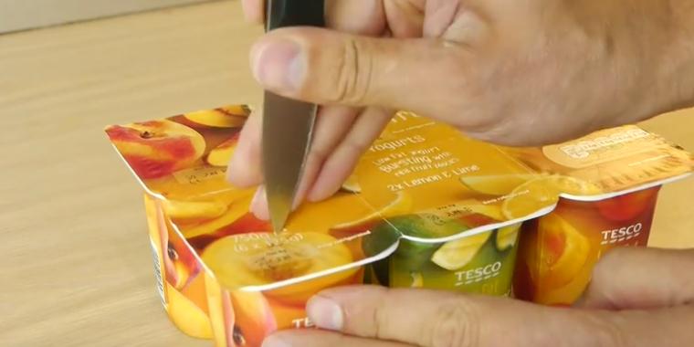 Kæmpe hit hos store og små: Derfor skal du stikke en kniv i yoghurten