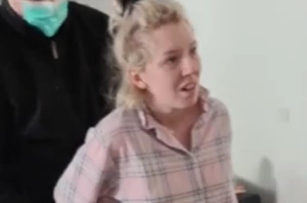 Politiet arresterer gravid kvinde efter Facebook-opslag