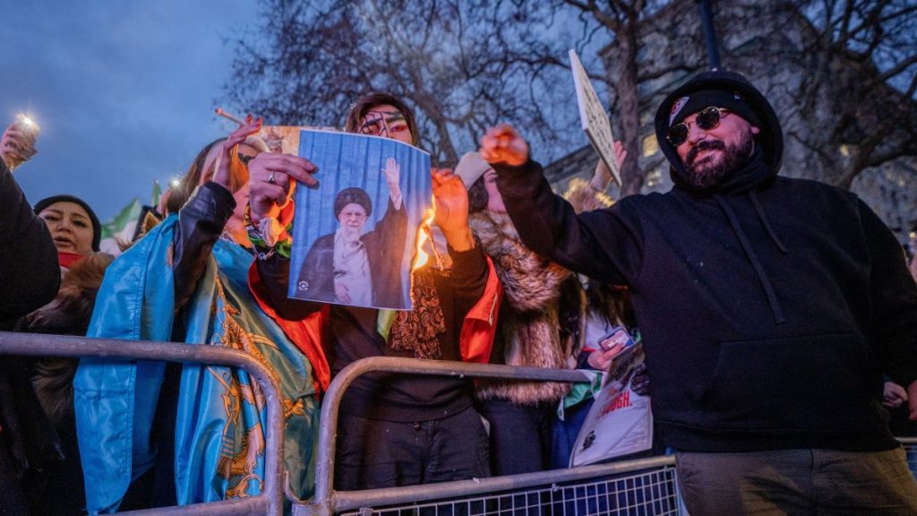 Et blodbad: Over 16.500 er nu dræbt i Iran